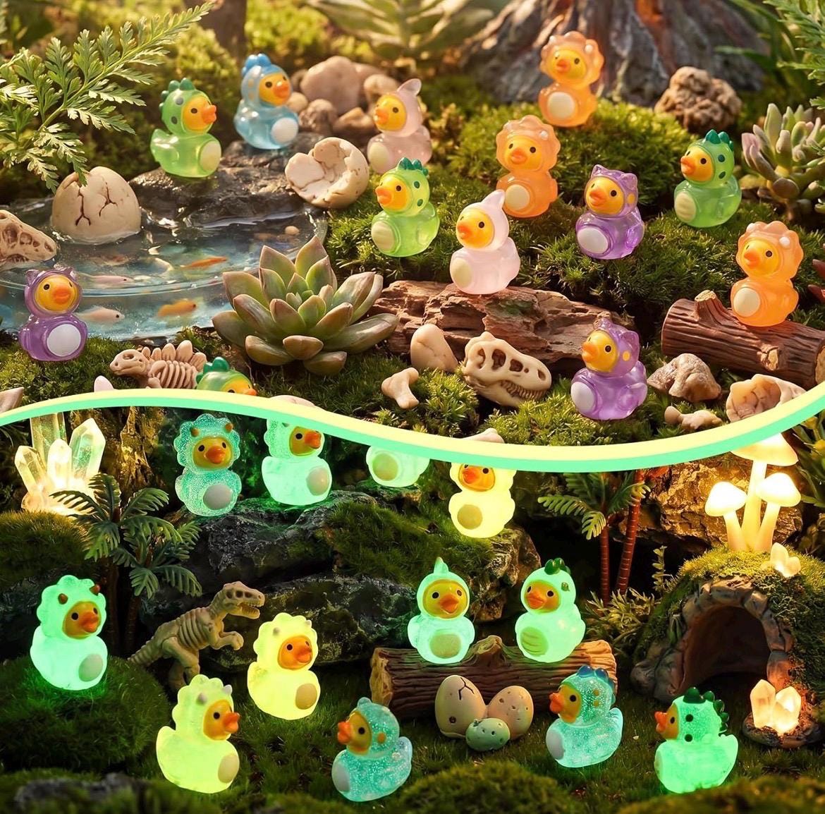 Mini Resin Ducks – Glow in the Dark Dinosaur Duck Figurines, 5 Piece Luminous Mini Dino Duck Set, Tiny Resin Ducks for Cruise Ducking, Fairy