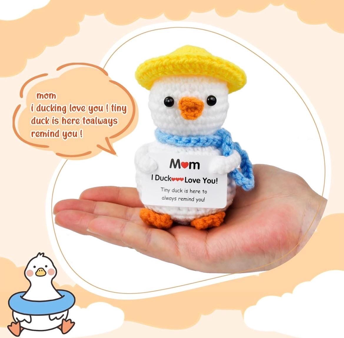 Handmade Crochet Duck for Mom Gift – “Mom I Ducking Love You” Plush Duck Decor, Cute Mother’s Day Gift, Desk Shelf Duck Ornament