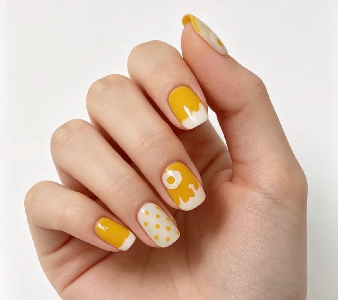 24pc Yellow Duck Fried Egg Press On Nails – Cute Summer Square Fake Nails, Yellow & White Polka Dot Reusable Nail Set