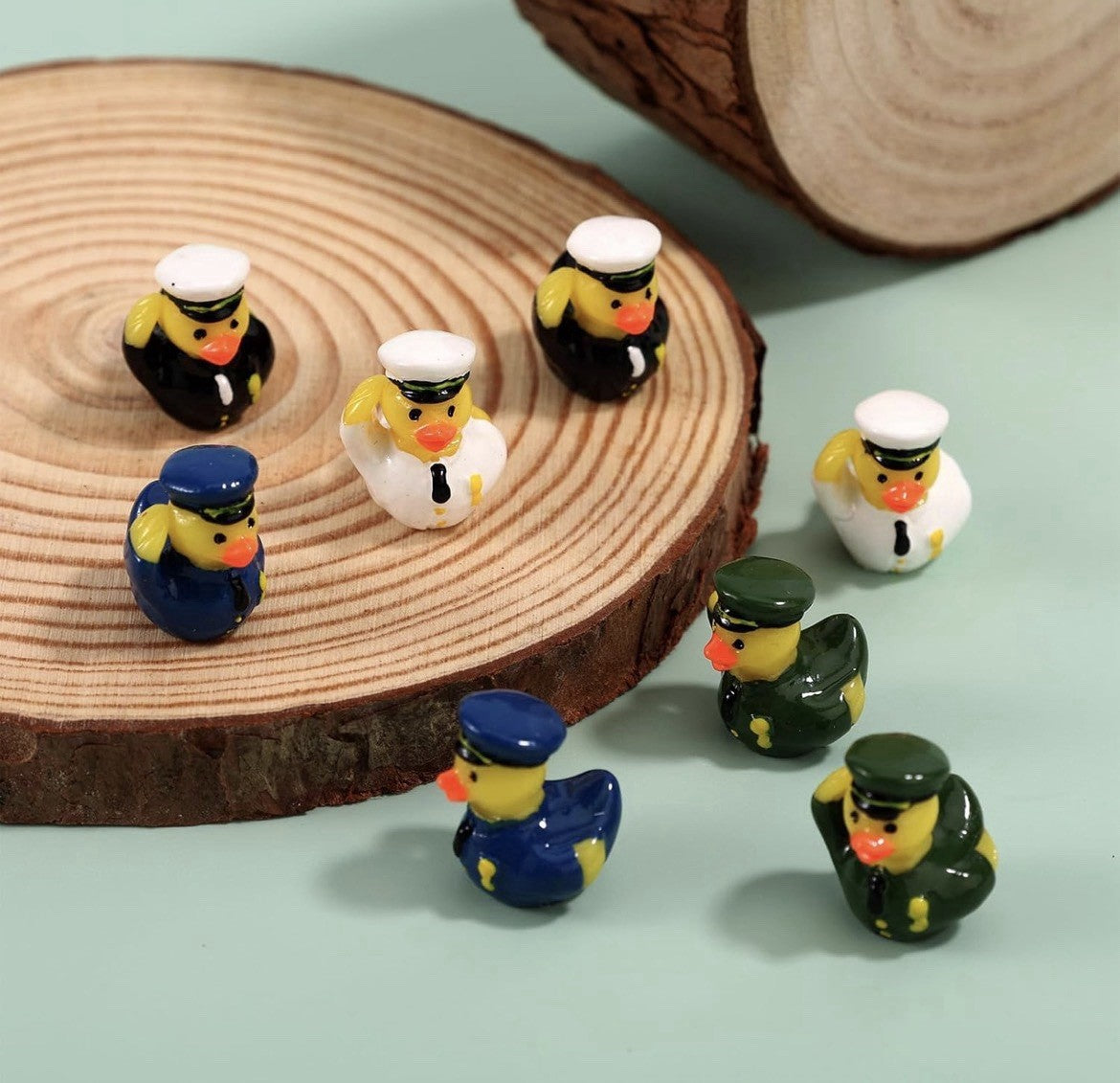 Military Tribute Mini Duck Set – 8 Pcs Resin Veteran Ducks Patriotic Cruise Jeep