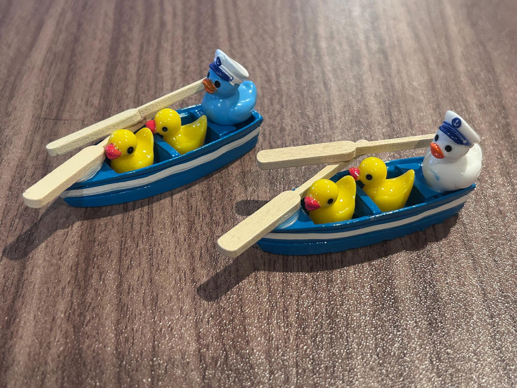 Mini Resin Duck Row Boat Set – Handmade Wooden Boat with Mini Duck Family, Cruise Duck Gift, Nautical Duck Decor, Jeep Duck Accessory, Cute