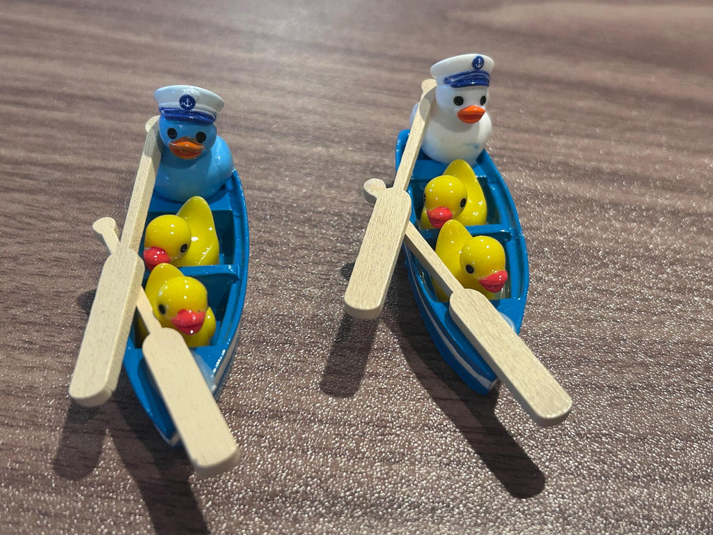 Mini Resin Duck Row Boat Set – Handmade Wooden Boat with Mini Duck Family, Cruise Duck Gift, Nautical Duck Decor, Jeep Duck Accessory, Cute