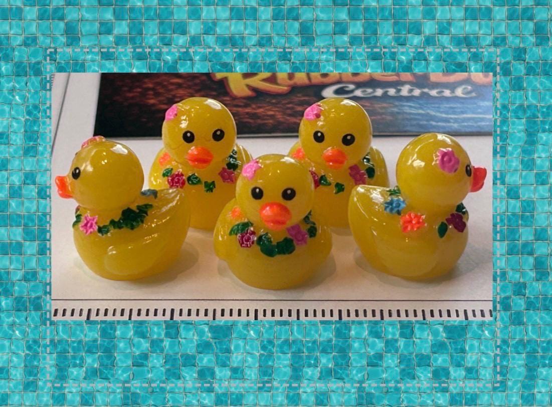 Set of 5, Hawaiian Lei Themed Mini Resin Ducks, Magnetic or Non-Magnetic, Optional Personalized Duck Hiding Tags